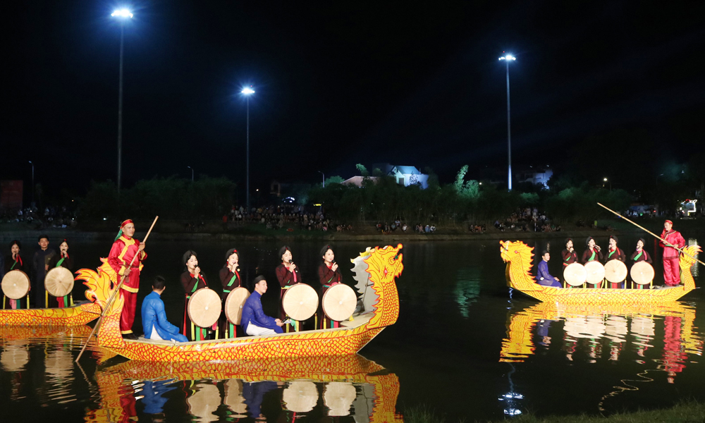  Diễn xướng quan họ trên thuyền 